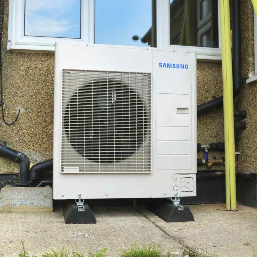 Air source heat pump installed in UK home by Carbon3