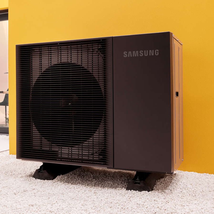 Air source heat pump installed in UK home by Carbon3