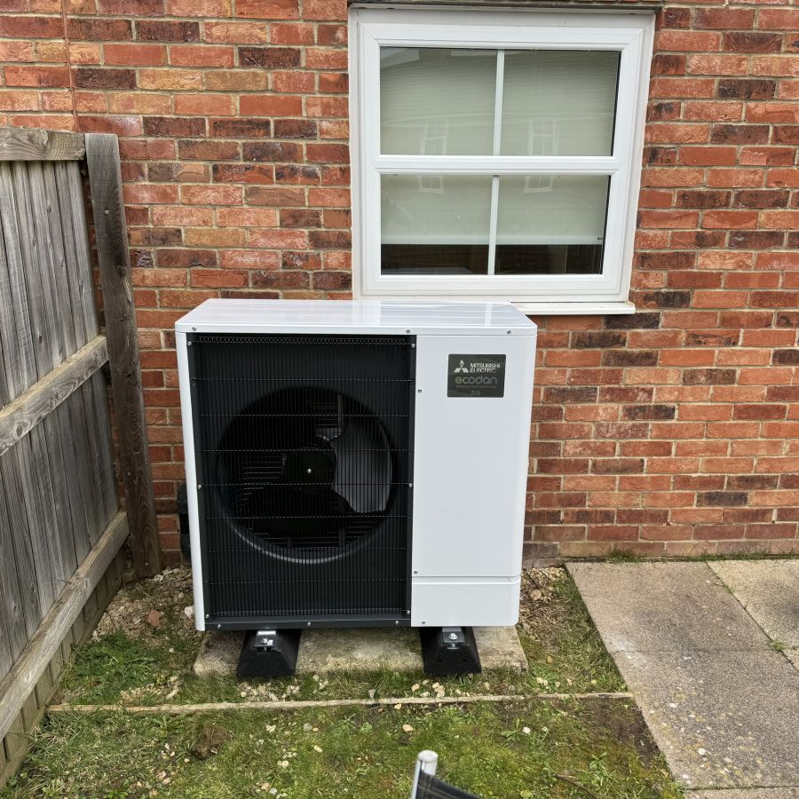 Air source heat pump installed in UK home by Carbon3